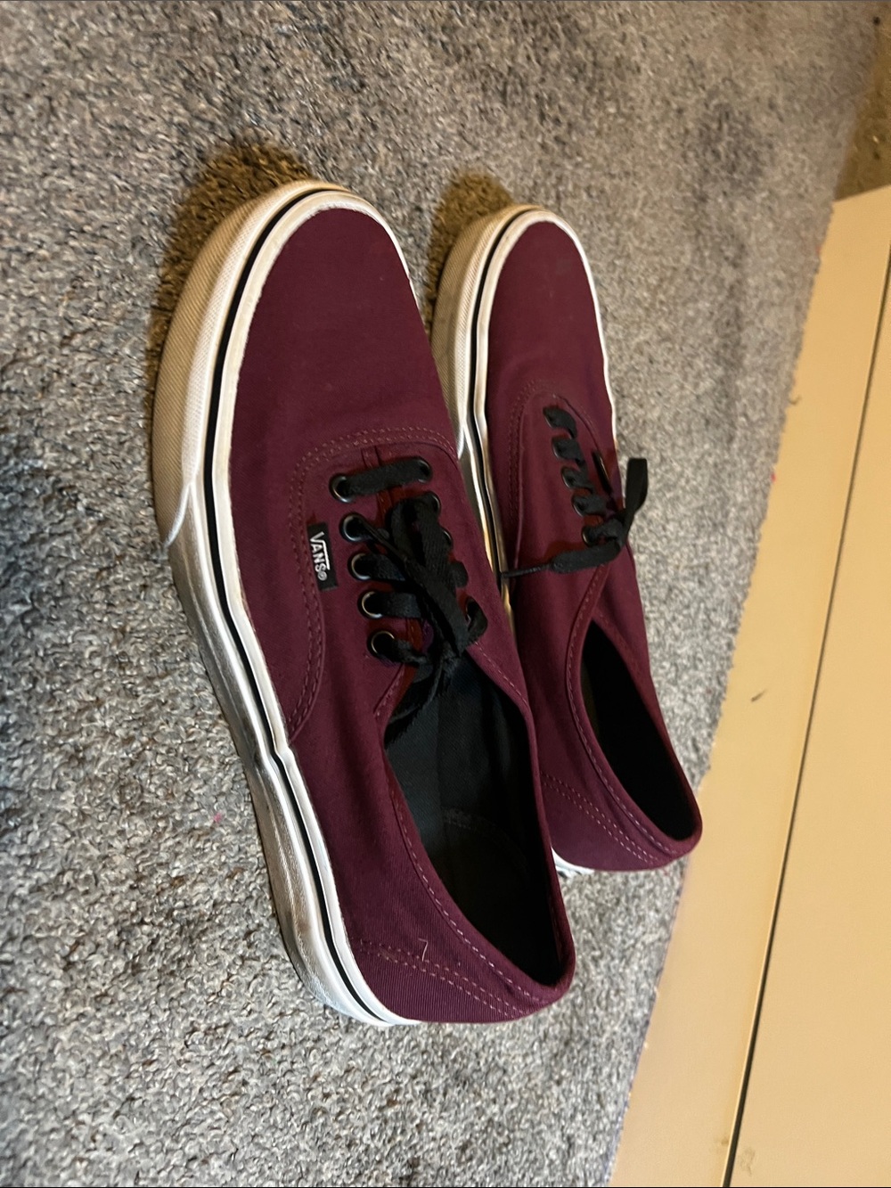 Vans Men’s Low-Top Canvas Sneakers in Burgundy with Black Laces - Picture 4 of 7